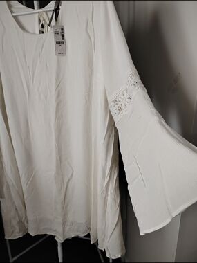 Pennington Women Loose Flowy cream Scoop Neck Crochet Trim Bell Sleeve Tunic Top